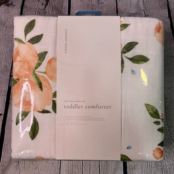 Little Unicorn Watercolor Roses Cotton Muslin Quilt 47x47 NWT - Picture 4 of 5